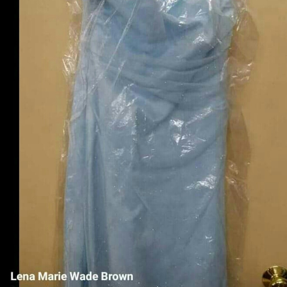 Formal dress only been worn once n been